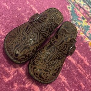b.o.c. Brown Patterned Mules